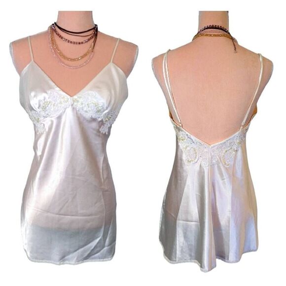 Victoria's Secret 1999 White Satin Pearl Sequin Applique Short Bridal Slip Small - Picture 11 of 17